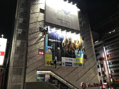 2022年11月30日横浜駅西口ビックカメラにて壁面看板ｲﾝｸｼﾞｪｯﾄｼｰﾄ上貼り施工