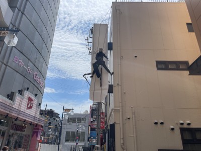 2024年8月29日　新小岩にて袖看板ｲﾝｸｼﾞｪｯﾄｼｰﾄ貼り施工