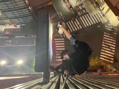 2025年9月22日　八王子市にて袖看板シート剥がれ補修施工